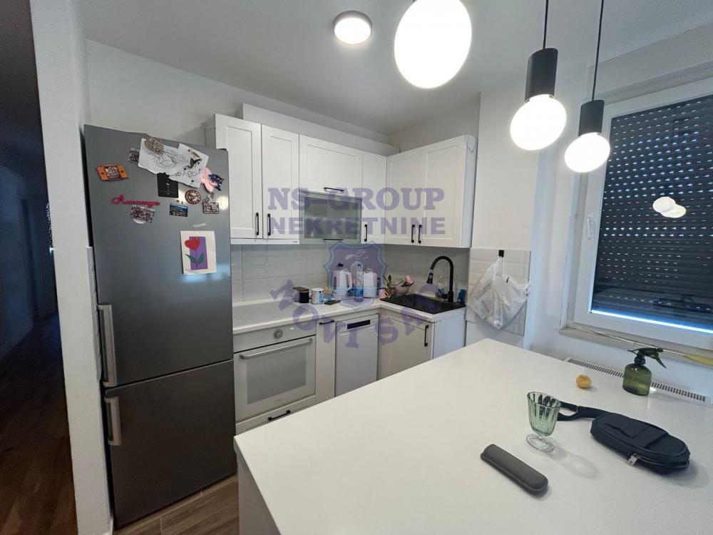 Slika 10 - Odličan četvorosoban stan na Petrovaradinu