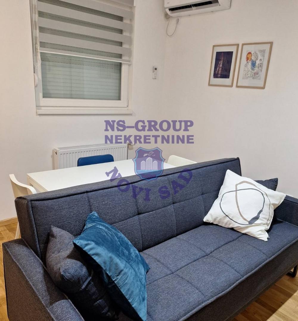 Slika 2 - Dvosoban, 34m2, Petrovaradin Novi Sad, sa terasom, ima lift