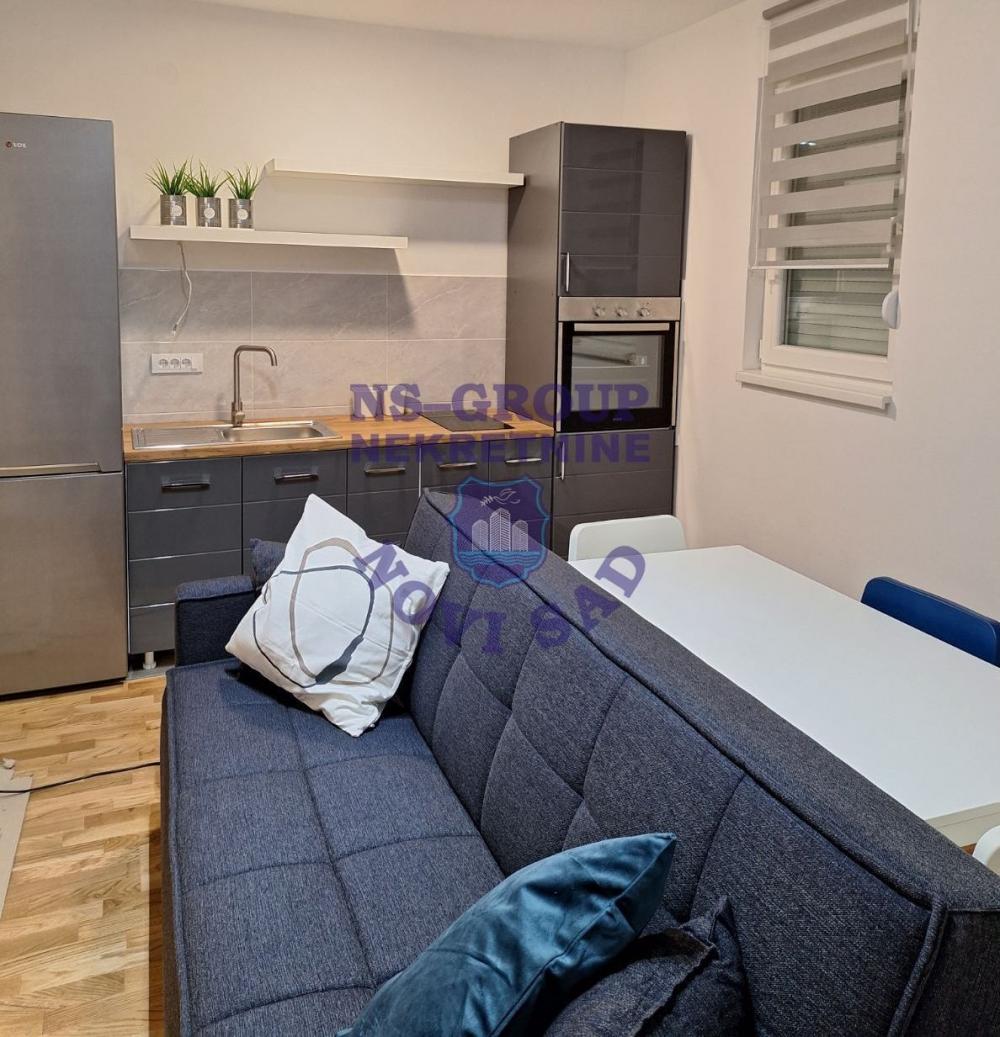 Slika 3 - Dvosoban, 34m2, Petrovaradin Novi Sad, sa terasom, ima lift