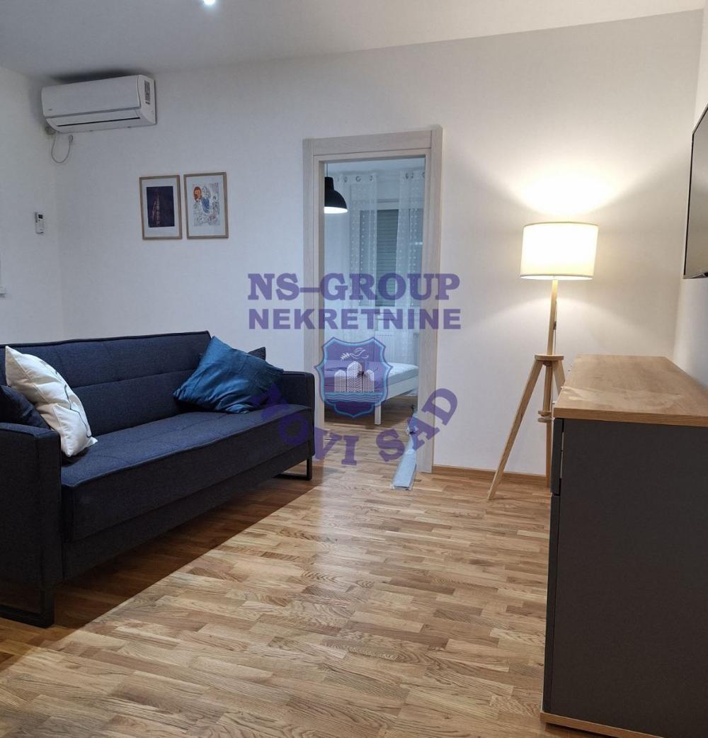 Glavna slika -Dvosoban, 34m2, Petrovaradin Novi Sad, sa terasom, ima lift