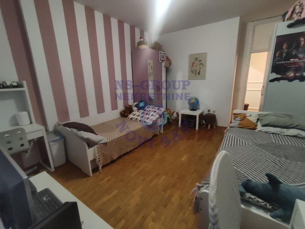 Glavna slika -Odlican cetvorosoban stan na Grbavici