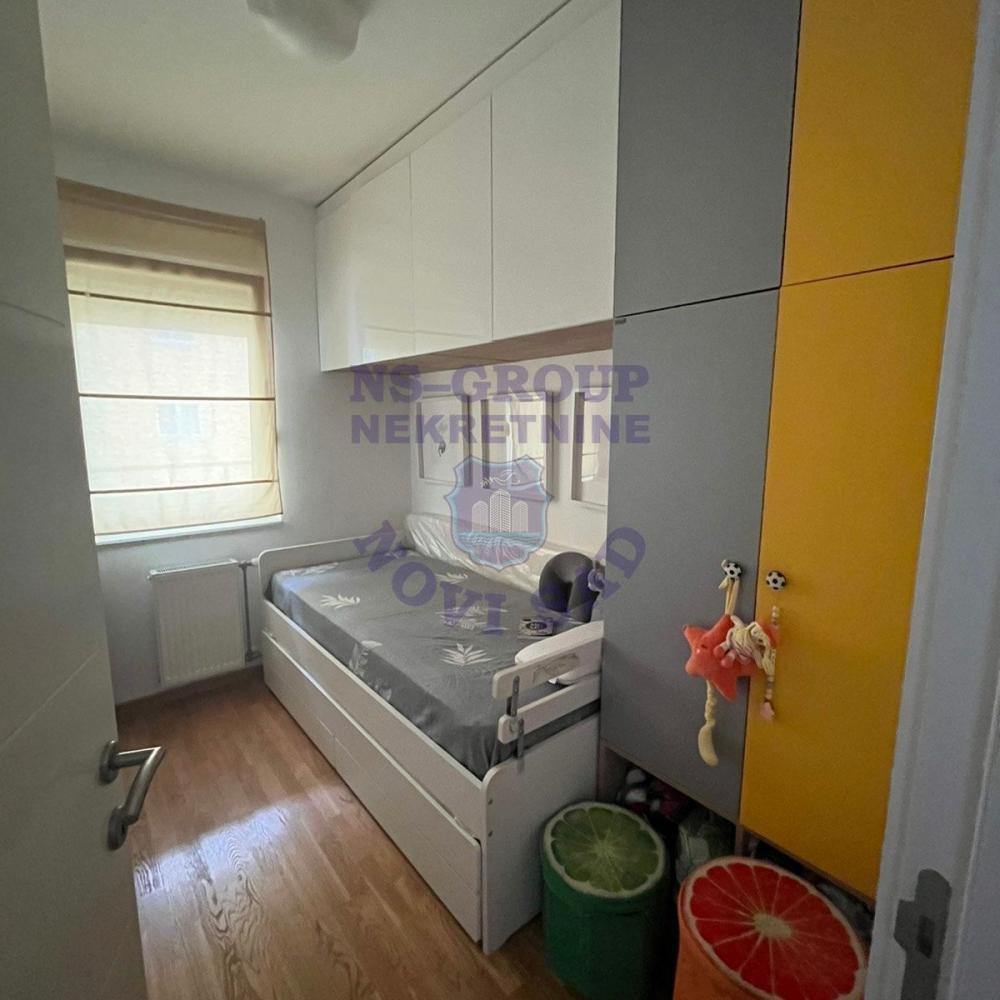 Slika 5 - 534602-Strukturno odličan stan, iz hodnika u sve prostorije