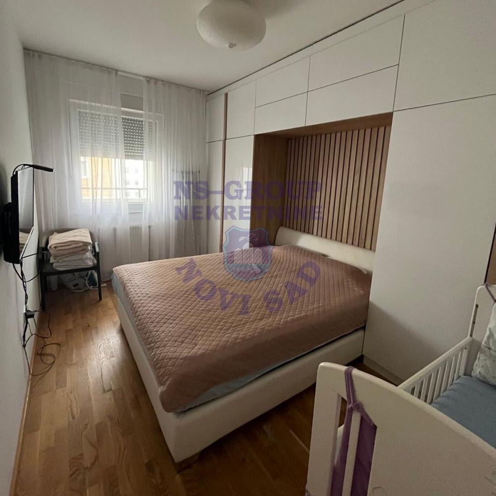 Slika 3 - 534602-Strukturno odličan stan, iz hodnika u sve prostorije