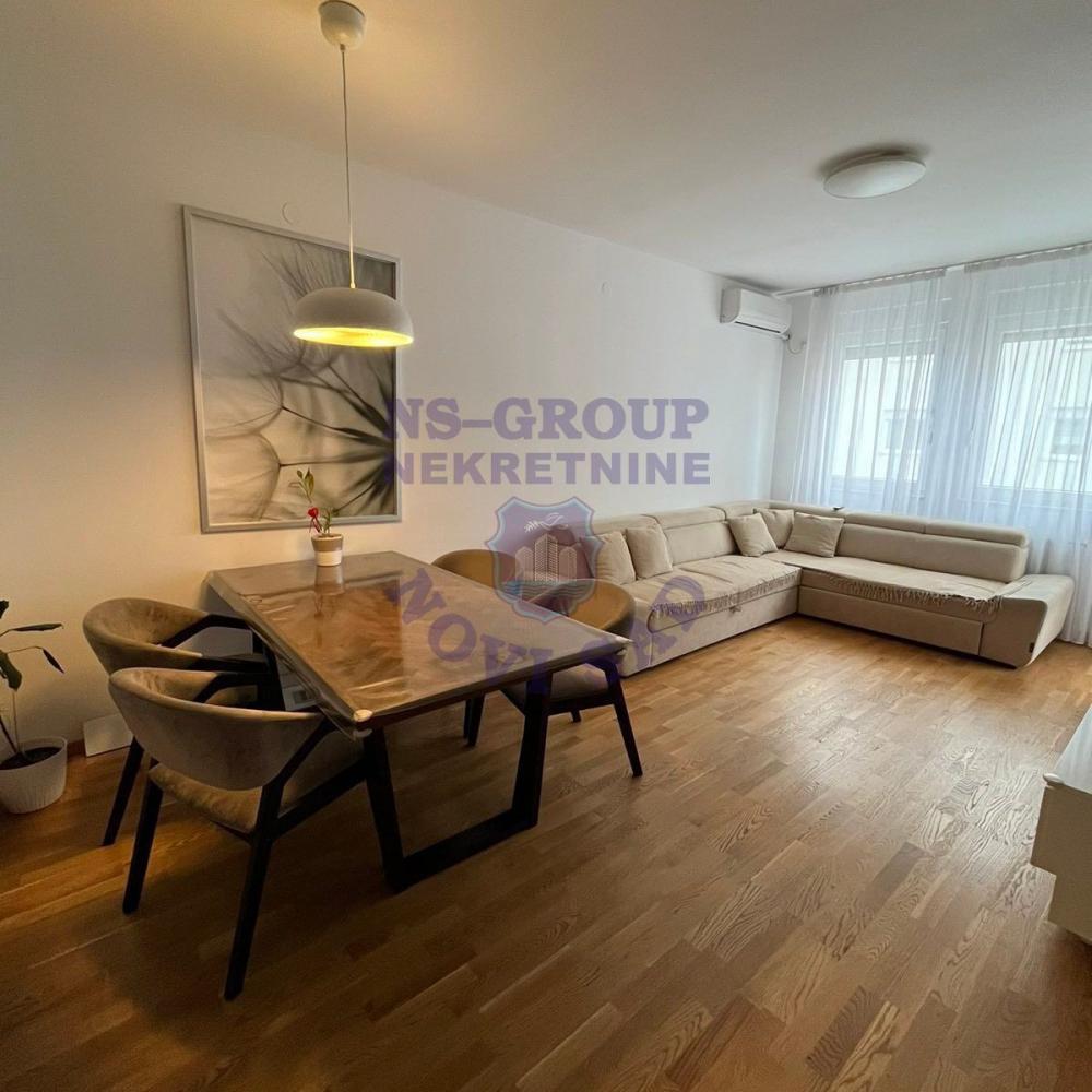 Slika 1 - 534602-Strukturno odličan stan, iz hodnika u sve prostorije