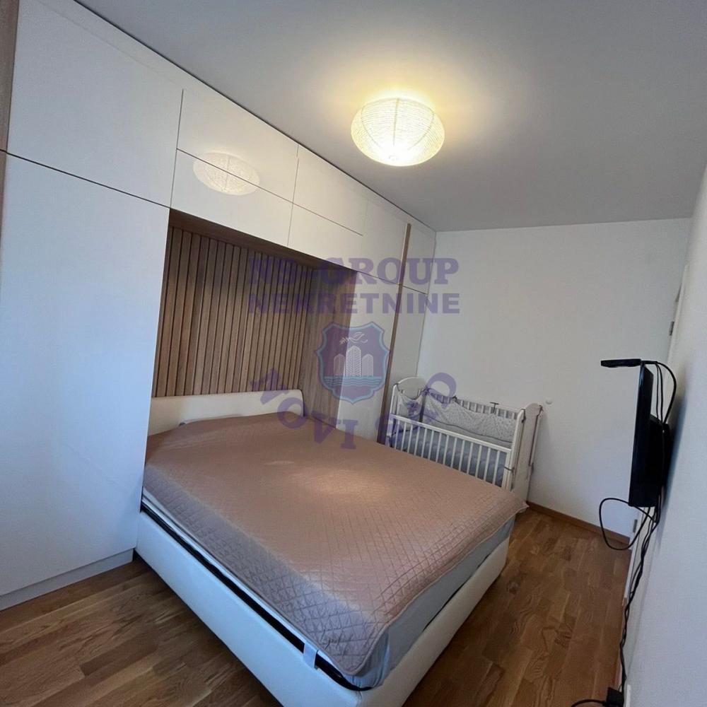 Slika 4 - 534602-Strukturno odličan stan, iz hodnika u sve prostorije