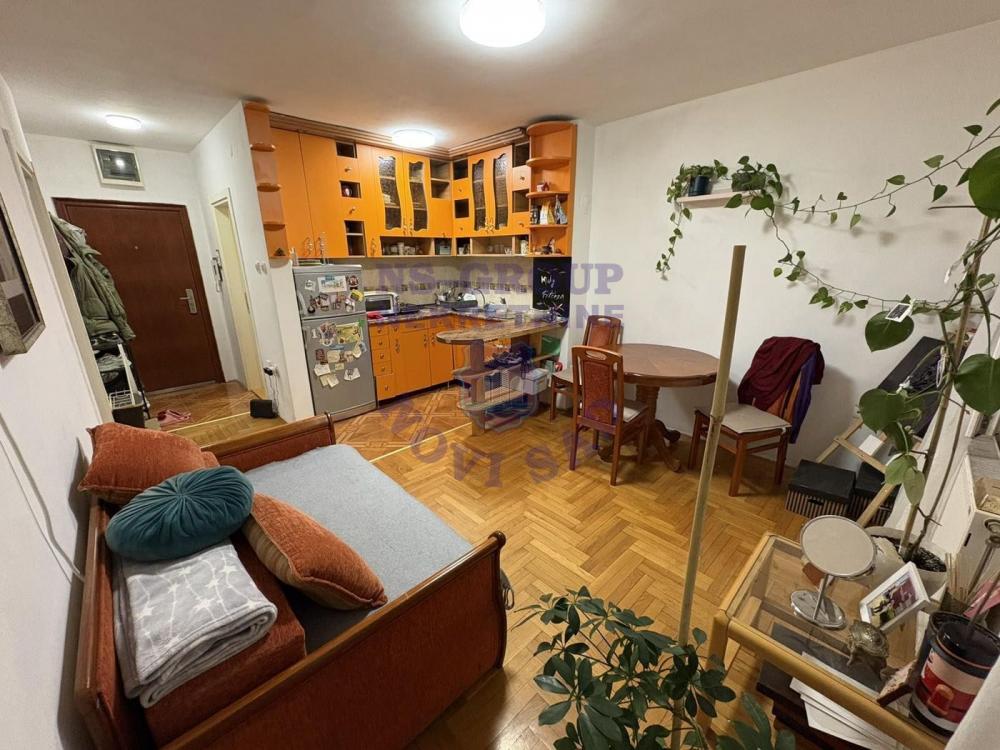 Slika 1 - Odlican jednoiposoban stan na Keju 