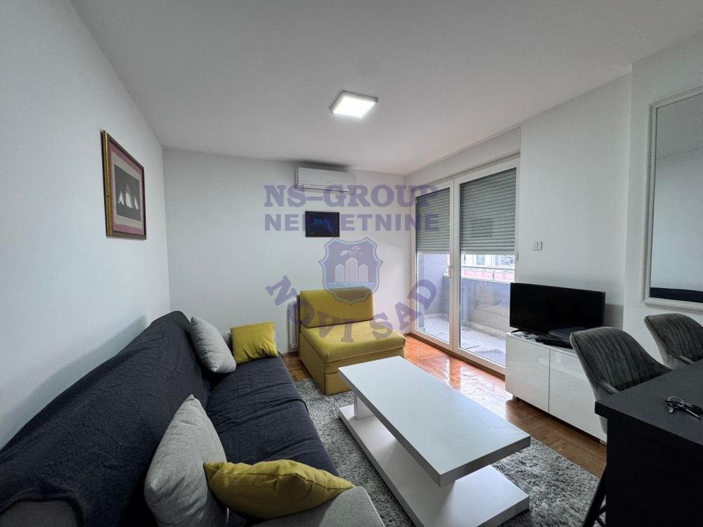 Slika 2 - Prodaja stana, 26m2, Bulevar oslobođenja Novi Sad, sa terasom, ima lift