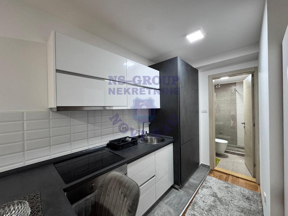 Slika 3 - Prodaja stana, 26m2, Bulevar oslobođenja Novi Sad, sa terasom, ima lift