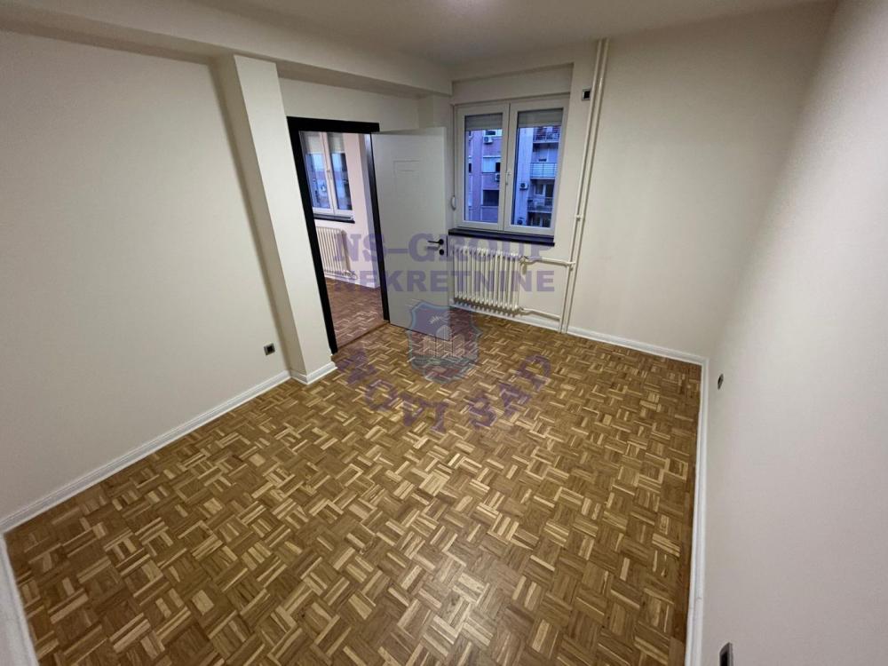 Slika 7 - Dvosoban, 64m2, Liman 4 Novi Sad, sa terasom, ima lift