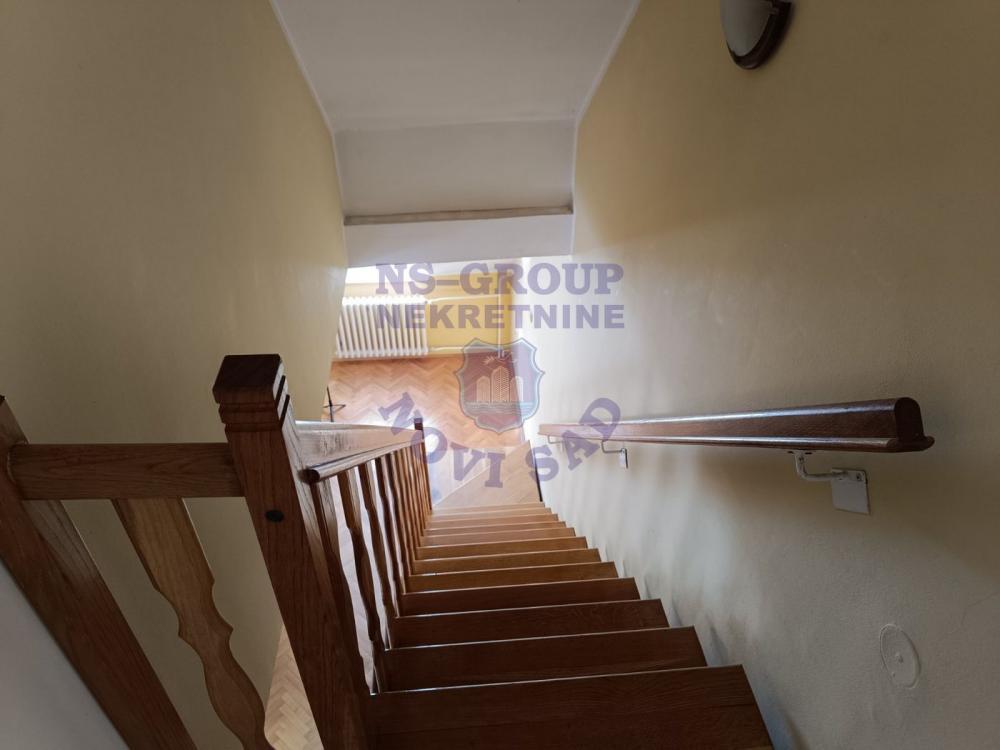 Slika 3 - Odličan petosoban stan na Podbari