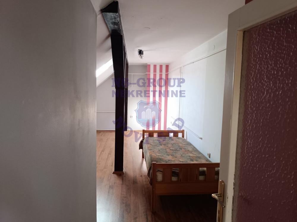 Slika 1 - Odličan petosoban stan na Podbari