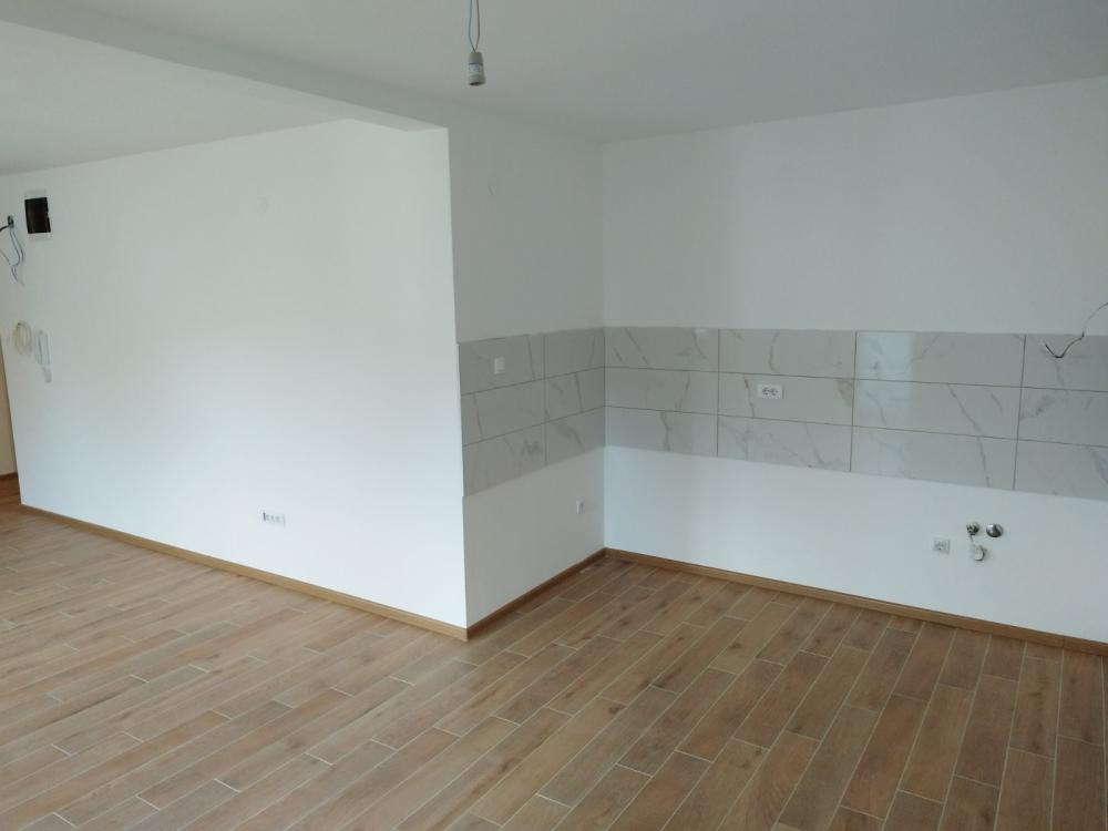 Slika 11 - Stan,NOVI SAD,VETERNIK,kv: 142.00, € 219400, ID: 1058844