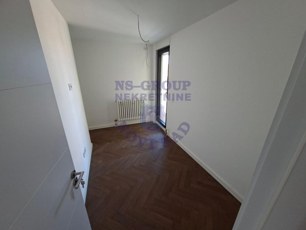 Slika 5 - Odličan petosoban stan na Limanu 4!