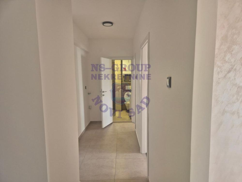 Slika 2 - Dvoiposoban, 57m2, Banatić Novi Sad, sa terasom, ima lift