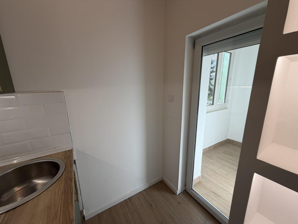 Slika 9 - Stan,NOVI SAD,CENTAR,kv: 21, € 92700, ID: 1019307