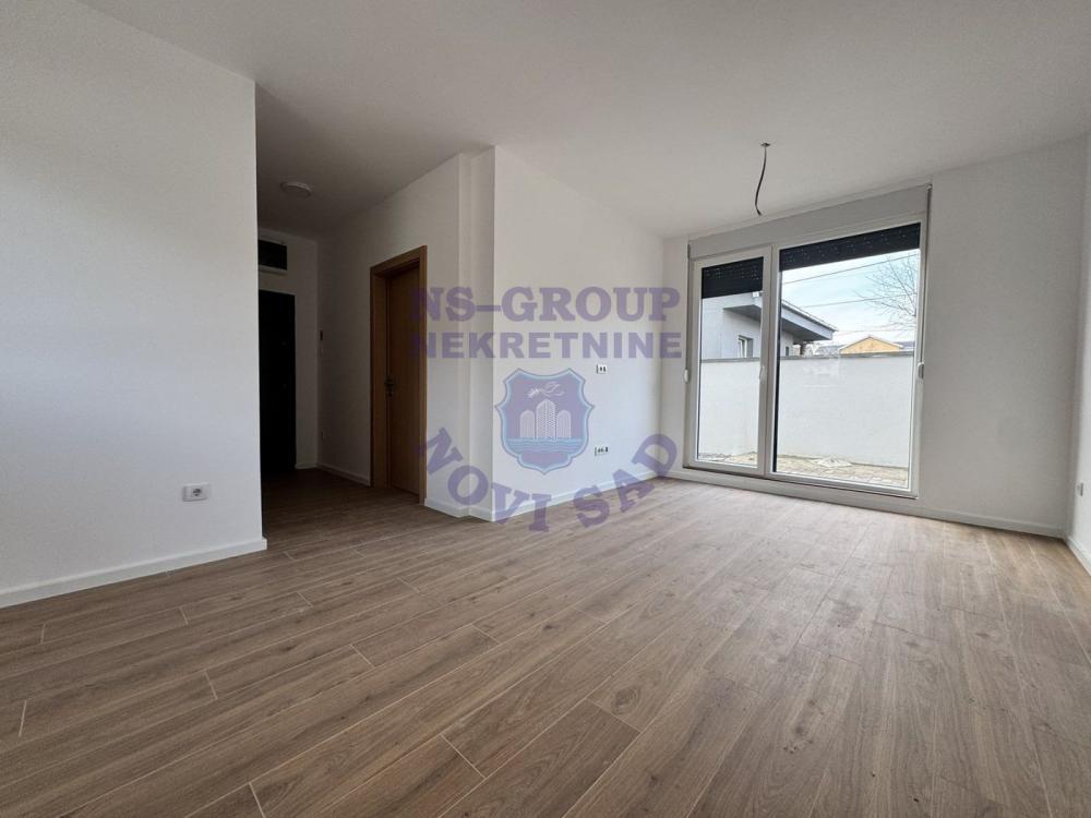 Glavna slika -USELJIVO!! - Gratis dvorište 20m2 + parking mesto