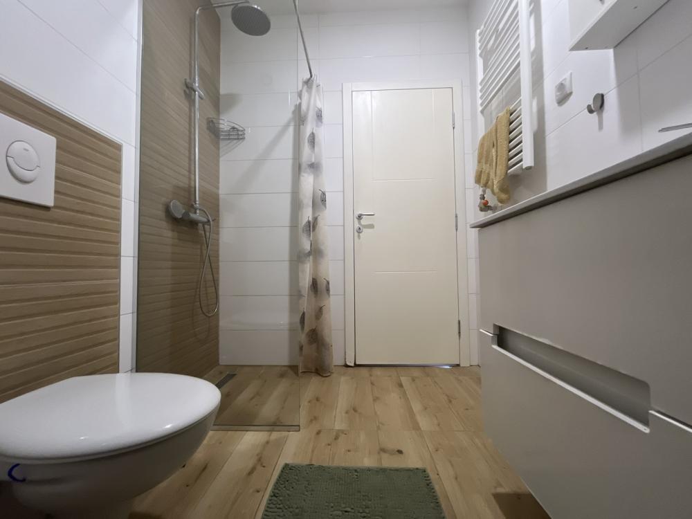 Slika 7 - Kompletno nameštena garsonjera sa parking mestom