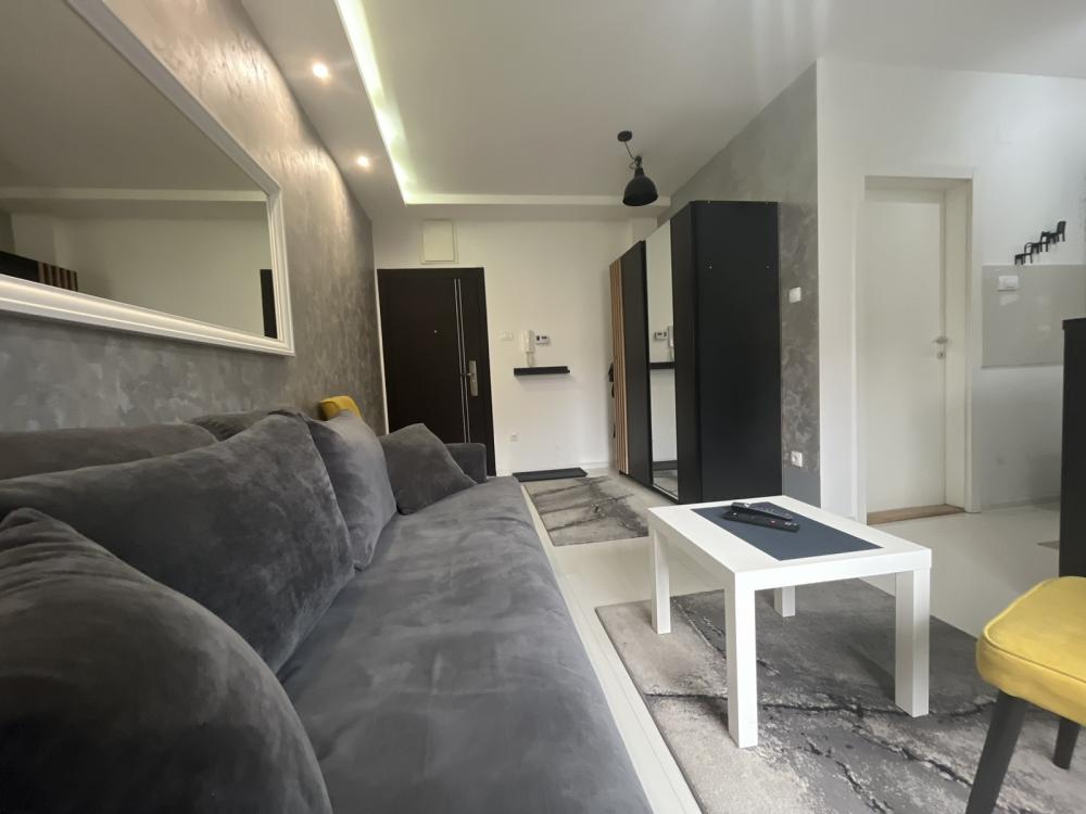 Slika 2 - Kompletno nameštena garsonjera sa parking mestom