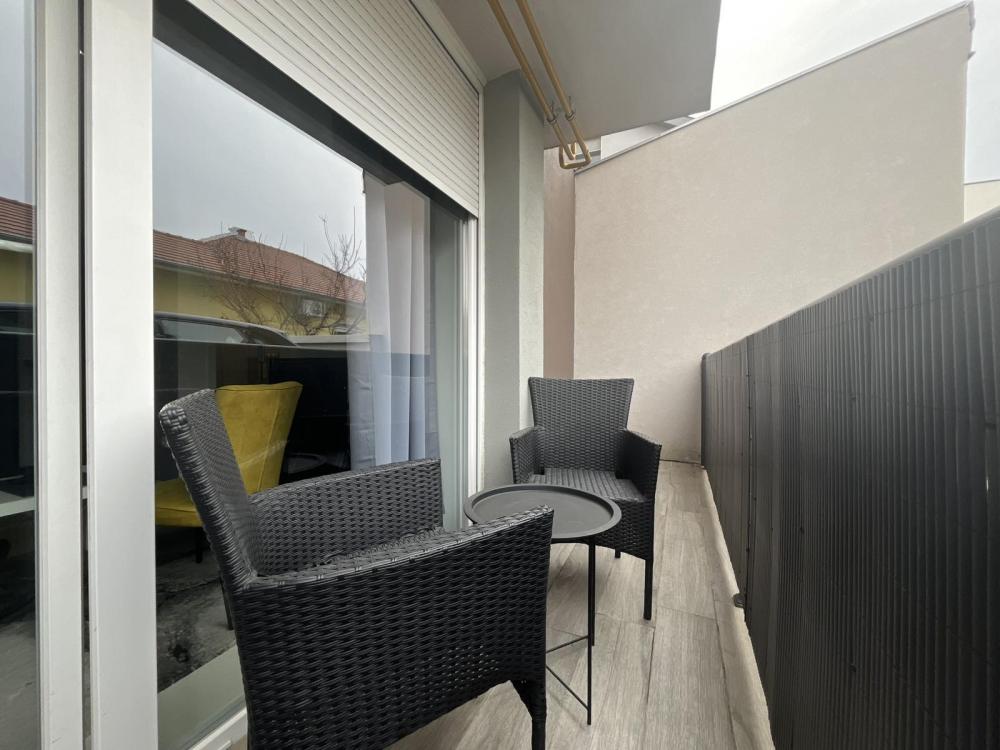 Slika 8 - Kompletno nameštena garsonjera sa parking mestom