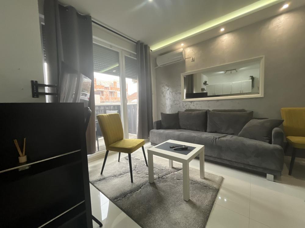 Slika 1 - Kompletno nameštena garsonjera sa parking mestom