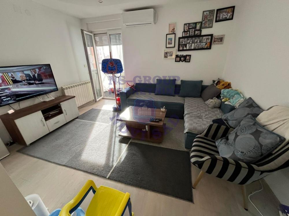 Slika 3 - Komplet namesten stan na Novoj Detelinari