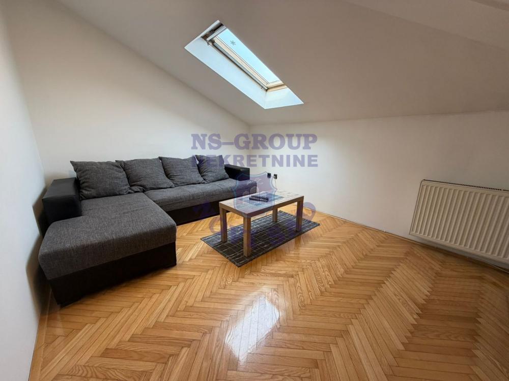 Glavna slika -Š:565359 Dvosoban stan na Bulevaru Oslobodjenja!