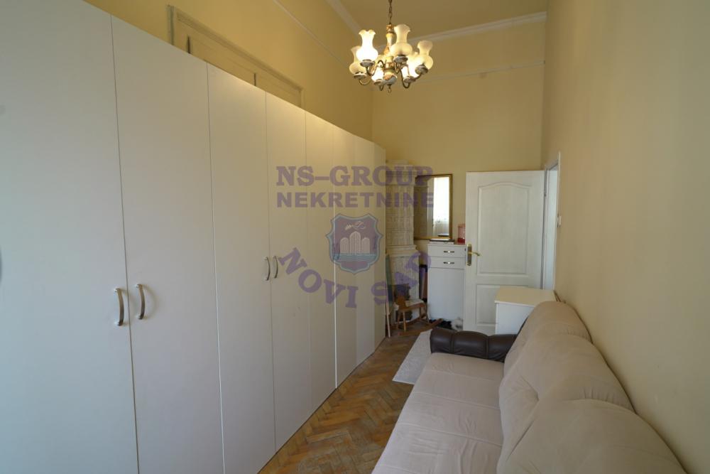 Slika 4 - Odličan devetosoban stan u centru grada!