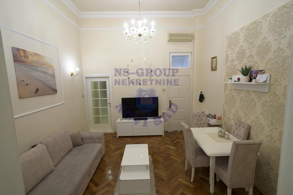 Slika 6 - Odličan devetosoban stan u centru grada!