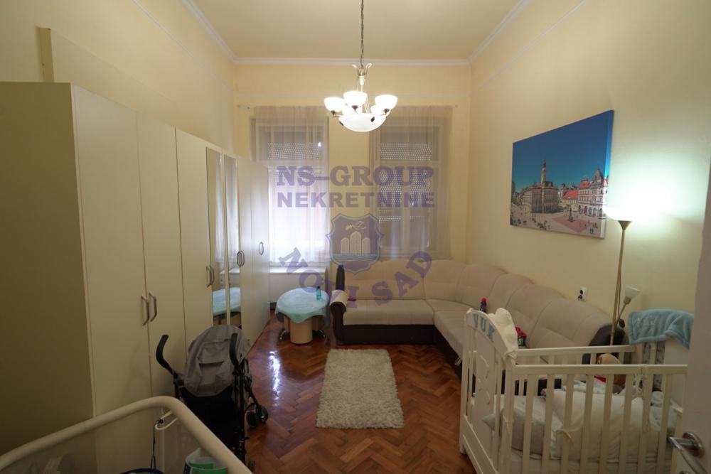 Slika 10 - Odličan devetosoban stan u centru grada!