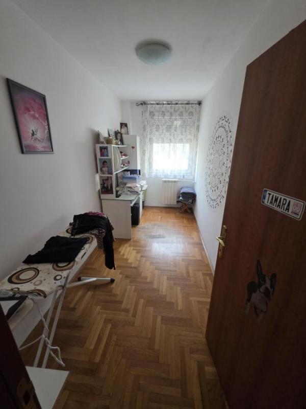 Slika 11 - Troiposoban stan na Novoj detelinari