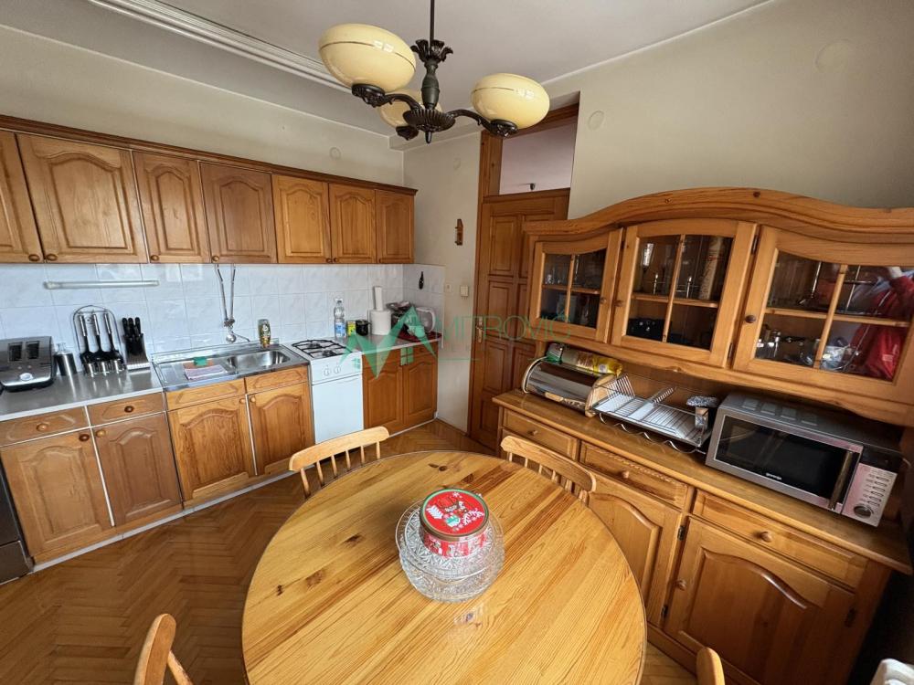 Slika 3 - Namešten četvorosoban stan u blizini keja