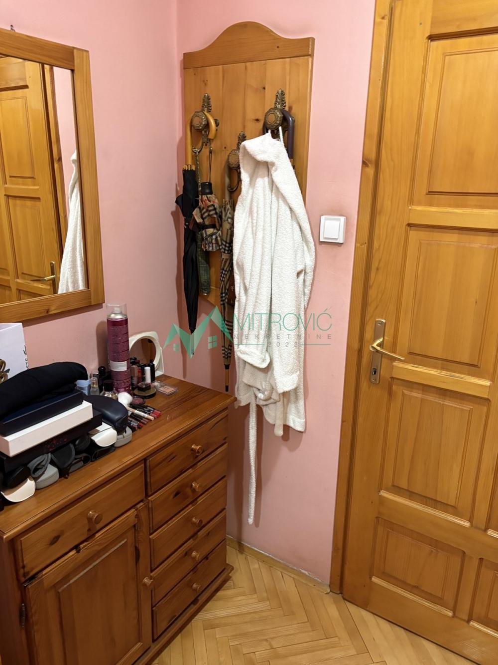 Slika 10 - Namešten četvorosoban stan u blizini keja