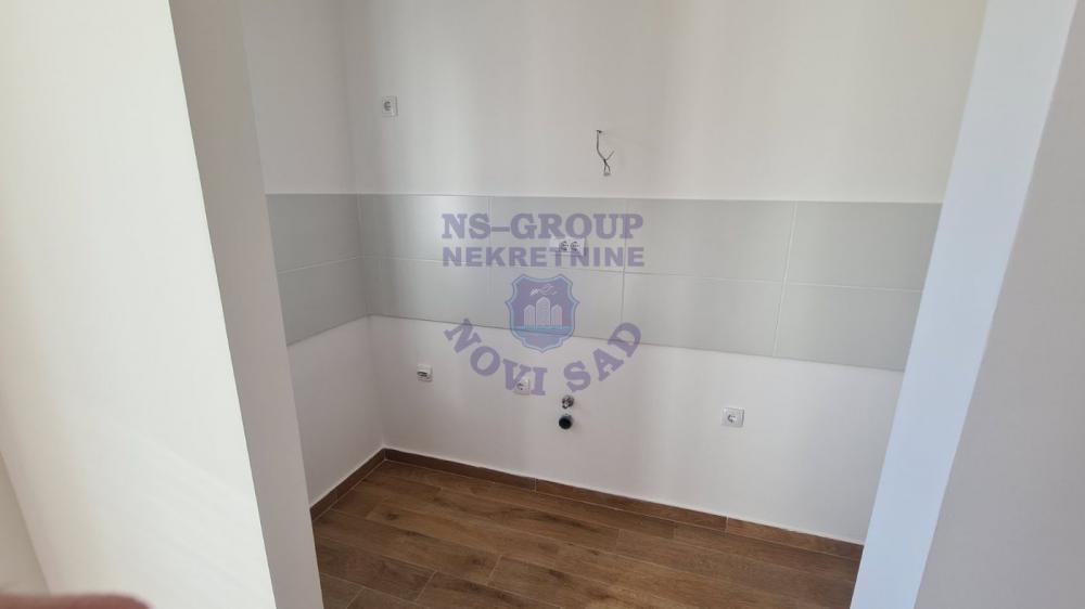 Slika 2 - Jednoiposoban, Petrovaradin Novi Sad, ima lift