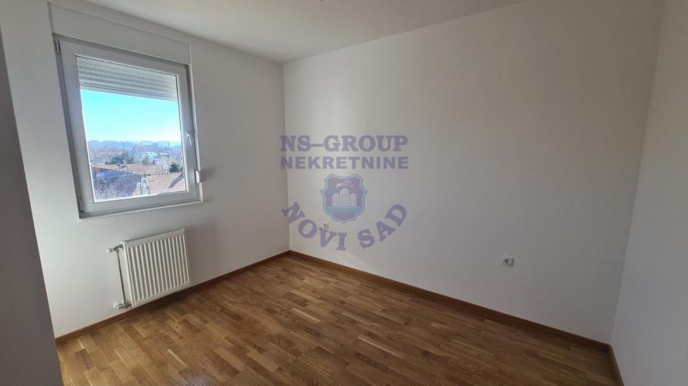 Slika 1 - Jednoiposoban, Petrovaradin Novi Sad, ima lift