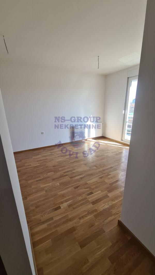 Slika 5 - Jednoiposoban, Petrovaradin Novi Sad, ima lift