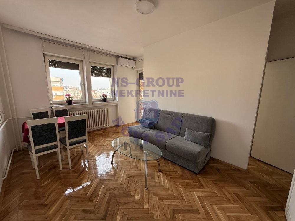 Slika 5 - Jednoiposoban, 35m2, Bulevar patrijarha Pavla (Somborski bulevar) Novi Sad, sa terasom