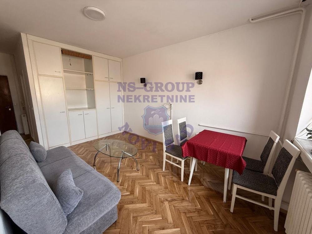 Glavna slika -Jednoiposoban, 35m2, Bulevar patrijarha Pavla (Somborski bulevar) Novi Sad, sa terasom