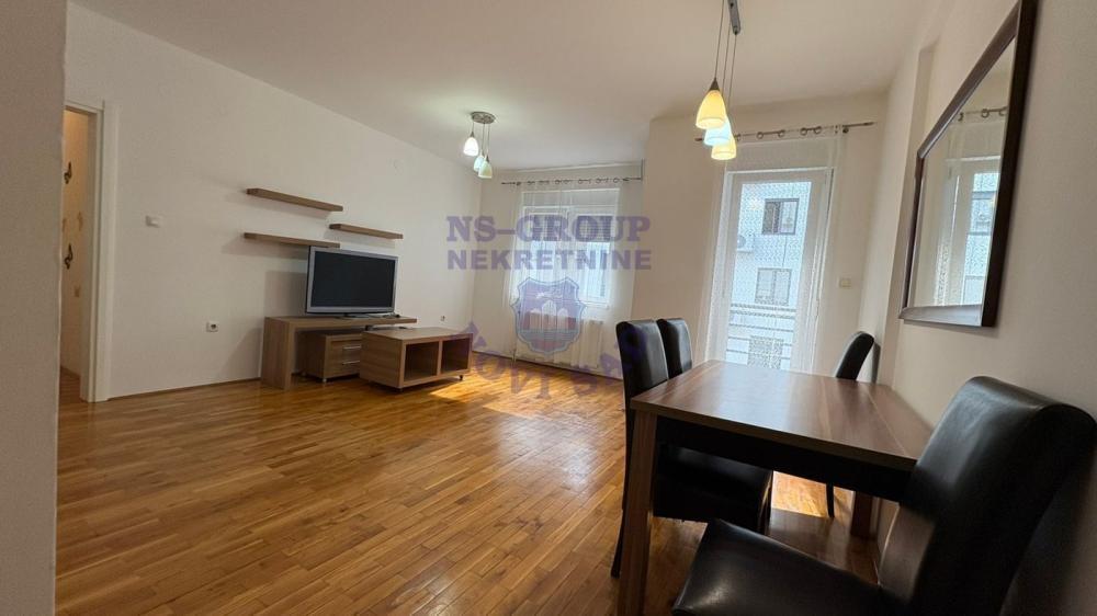 Glavna slika -Š:565412 Trosoban na Bulevaru!