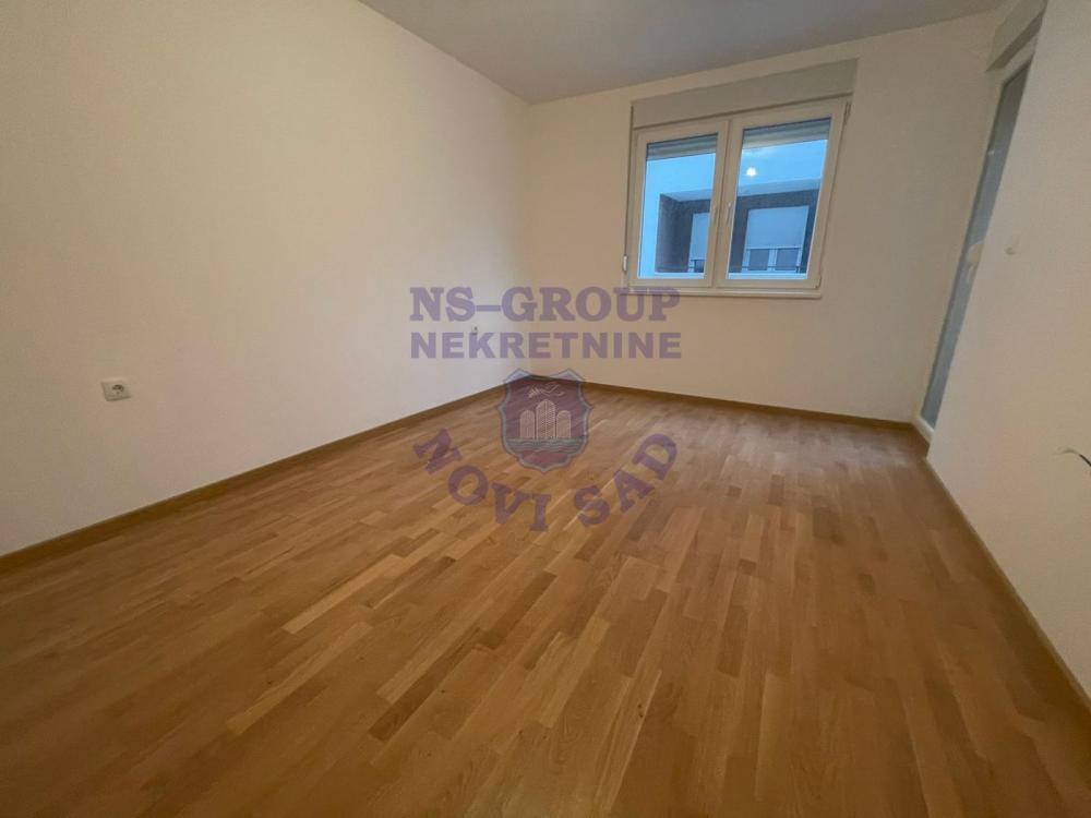 Slika 3 - Trosoban, 73m2, Tatarsko brdo Novi Sad, sa terasom, ima lift