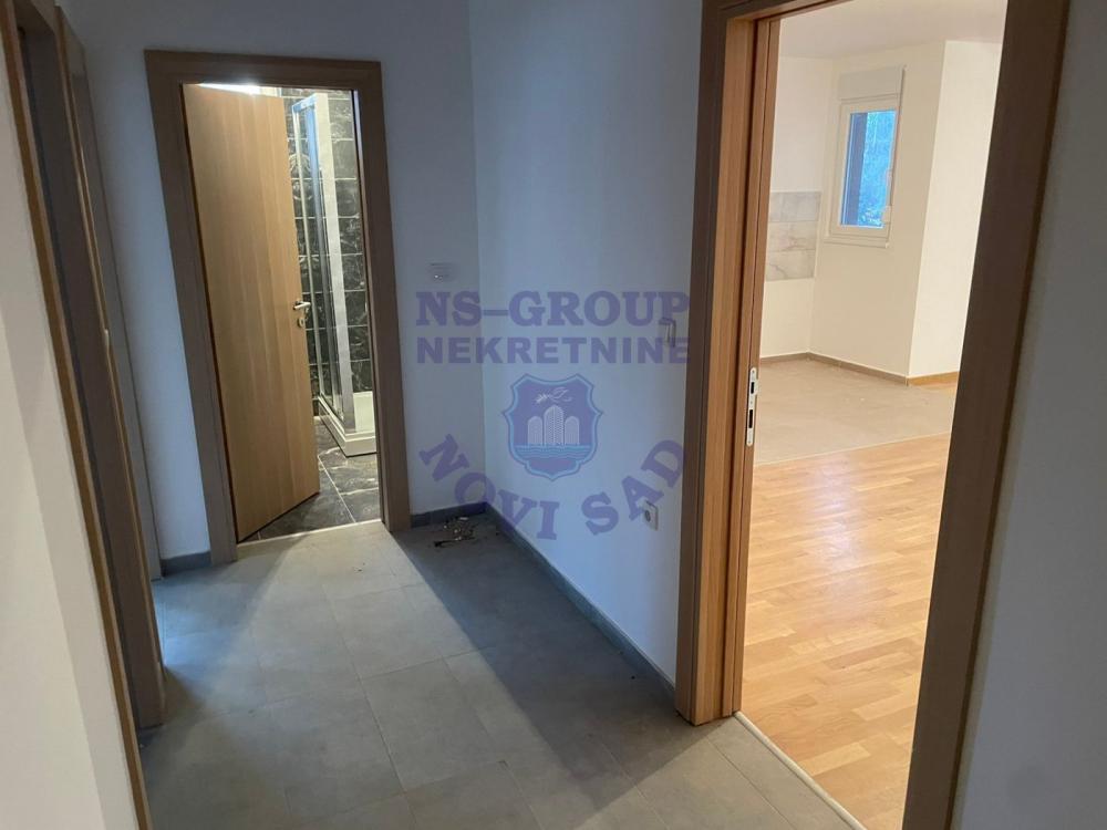 Slika 0 - Trosoban, 73m2, Tatarsko brdo Novi Sad, sa terasom, ima lift