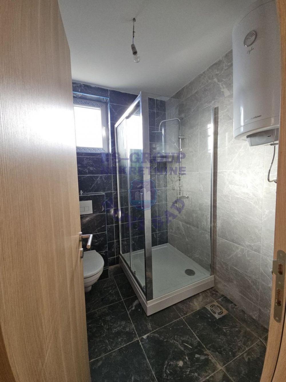 Slika 7 - Trosoban, 73m2, Tatarsko brdo Novi Sad, sa terasom, ima lift