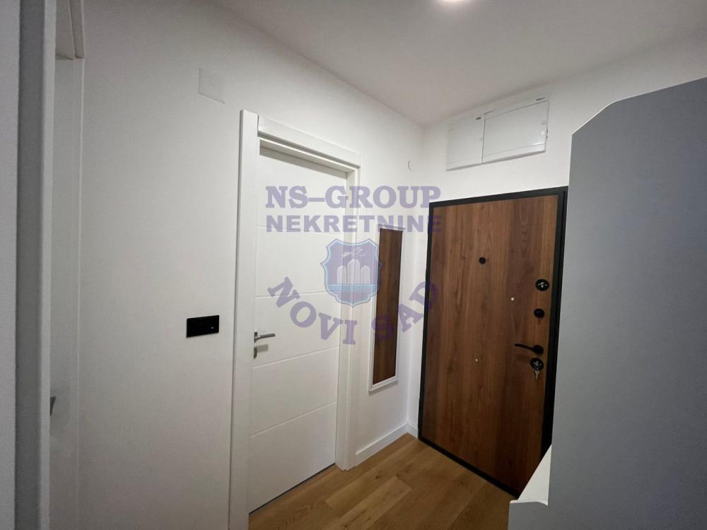 Slika 1 - Jednoiposoban, 38m2, Bulevar patrijarha Pavla (Somborski bulevar) Novi Sad, sa terasom, ima lift