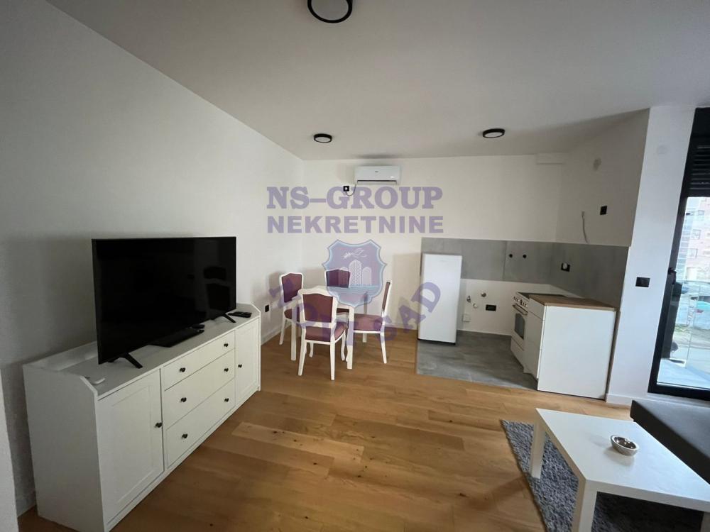 Slika 6 - Jednoiposoban, 38m2, Bulevar patrijarha Pavla (Somborski bulevar) Novi Sad, sa terasom, ima lift