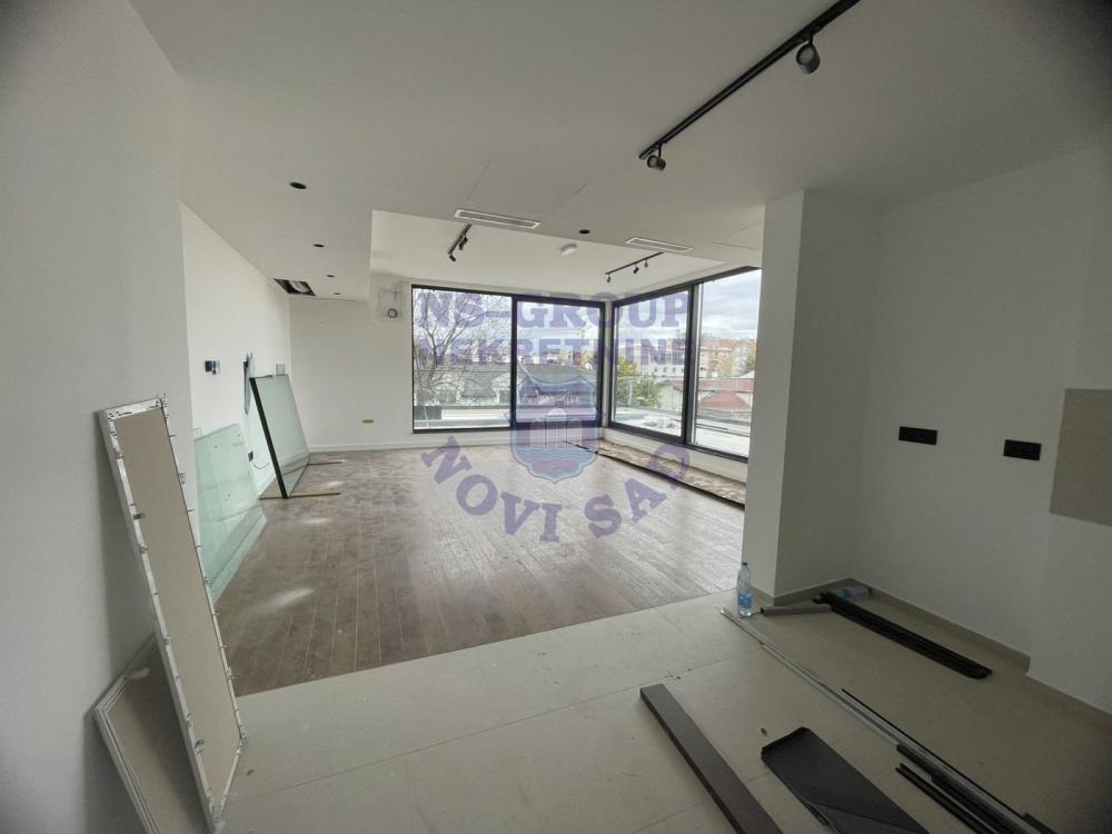 Slika 2 - Odličan četvorosoban stan sa krovnom terasom!