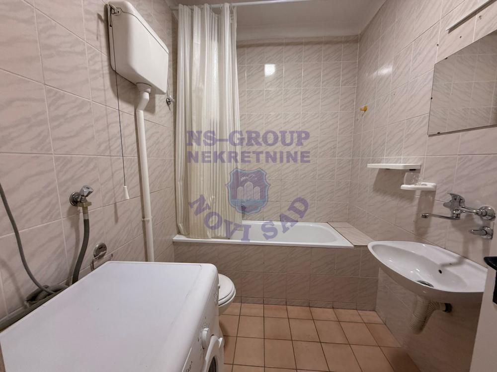 Slika 5 - Š:565430 Jednoiposoban na Somborskom bulevaru!