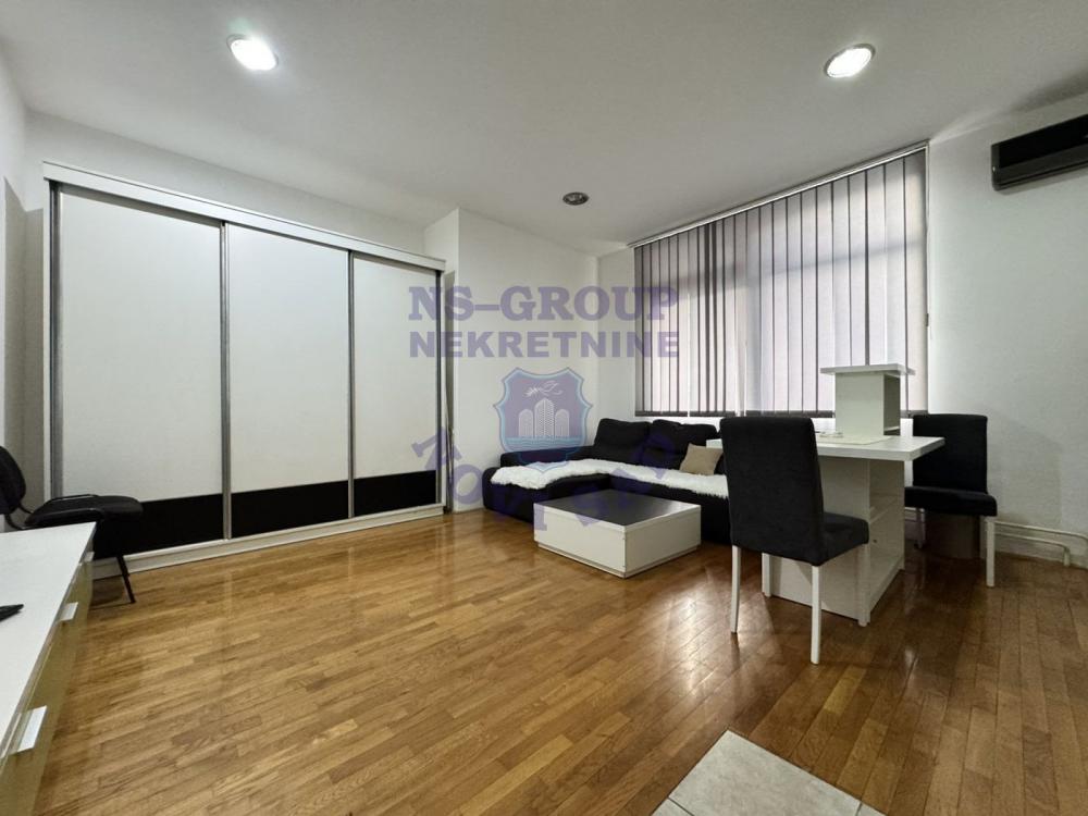 Slika 1 - Š:556417  Garsonjera na Bulevaru Evrope