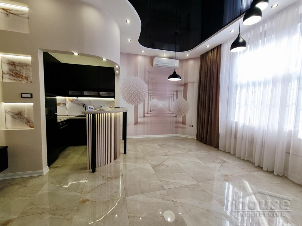 Slika 1 - Stan,NOVI SAD,BULEVAR,kv: 76.00, € 205000, ID: 1065427