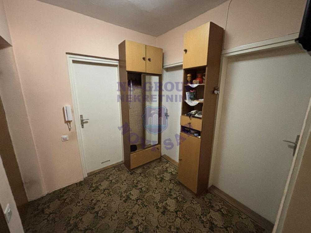 Slika 0 - Dvosoban, 62m2, Avijatičarsko naselje Novi Sad, sa terasom, ima lift