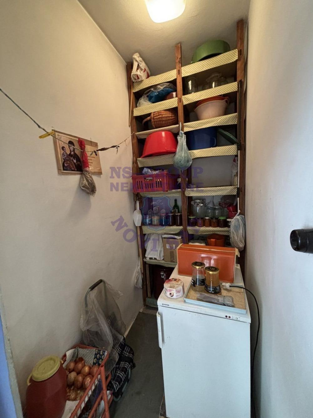 Slika 1 - Dvosoban, 62m2, Avijatičarsko naselje Novi Sad, sa terasom, ima lift