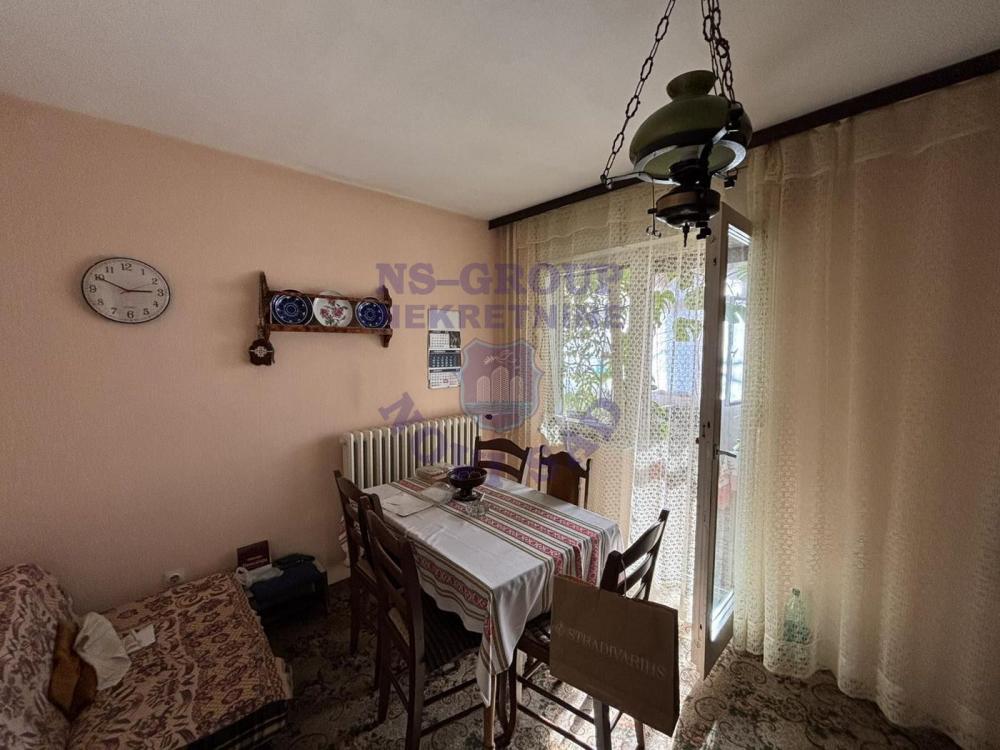 Slika 6 - Dvosoban, 62m2, Avijatičarsko naselje Novi Sad, sa terasom, ima lift